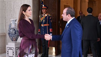  السيسي يستقبل ملكة الدنمارك 