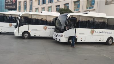 جامعة سوهاج تدعم مستشفياتها بأتوبيسات متطورة 