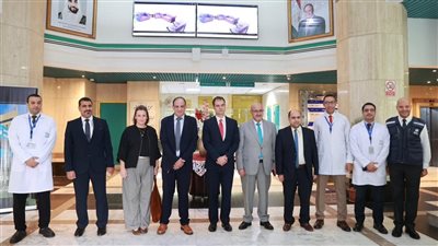 وزير الدولة البريطاني وممثلو منظمة الصحة العالمية في زيارة لمستشفى زايد التخصصي 