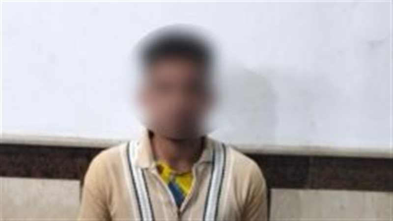 ضبط شخصين وسيدة بتهمة
