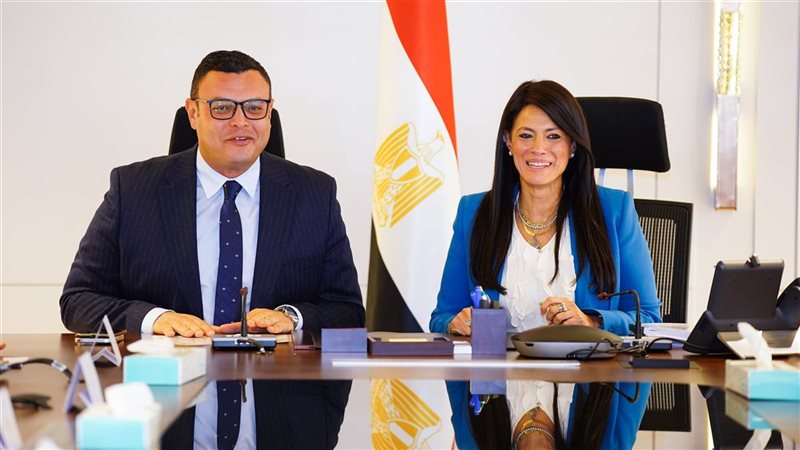 وزيرا التخطيط والإسكان،
