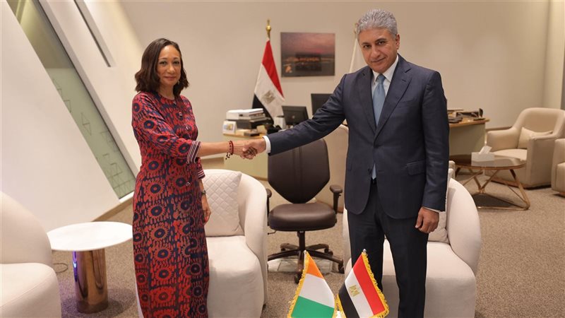 لقاء وزير السياحة