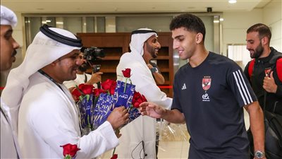 بعثة الأهلي تصل مقر إقامتها في مدينة العين استعدادا للسوبر المصري