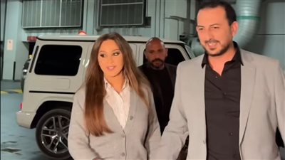 استعدادًا لحفلها الليلة، وصول إليسا لمسرح أوبرا دبي بسيارة يتخطى سعرها 10 ملايين جنيه