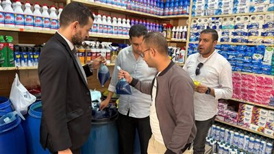 مباحث التموين بالجيزة تضبط كميات سكر وزيت مدعم وتكشف مخالفات بعدة محال تموينية