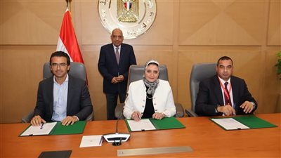 وزير الكهرباء يشهد توقيع اتفاقيات تنفيذ مشروعي إنتاج 1920 ميجاوات