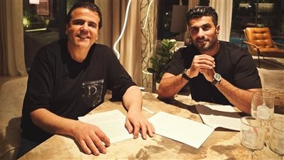 صورة تجمع محمد سامي بمنتج مسلسله الجديد 