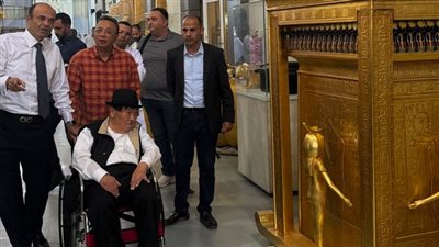 عالم الآثار الياباني يوشيمورا يزور شركة كنوز ويشيد بالعاملين فيها