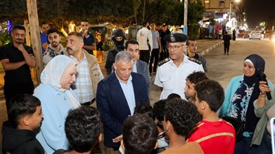 محافظ الإسماعيلية يتفقد شارع العشريني ويوجِّه برفع الإشغالات وتغريم أصحابها (صور)