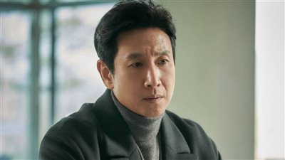 الادعاء العام الكوري يطالب بسجن ضابط شرطة لتسريبه معلومات عن الممثل لي سون كيون