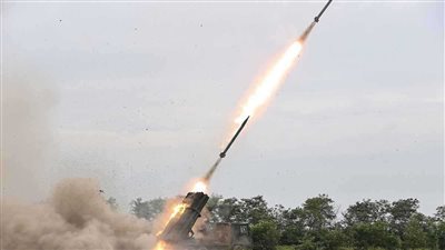 كوريا الشمالية تستقبل زيارة وزير الدفاع الأمريكي للحدود بـ 10 قذائف صاروخية 