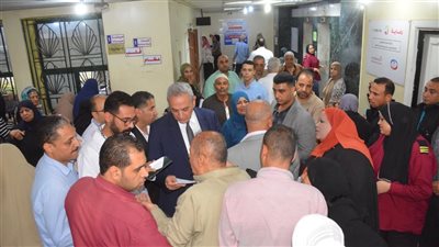 محافظ الغربية خلال تفقده مبنى التأمين الصحي بطنطا: لن أقبل بتكدس المرضى أو انتظارهم ساعات طويلة