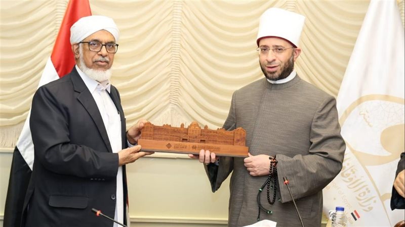 وزير الأوقاف يستقبل