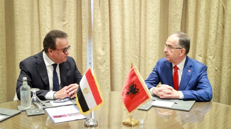 وزير الصحة يلتقي