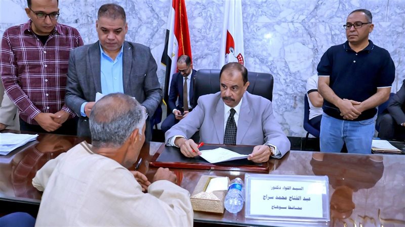 محافظ سوهاج يعقد