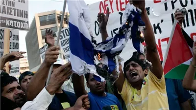 موقع عبري: مئات السائحين الإسرائيليين محاصرون في ميناء سودا اليوناني