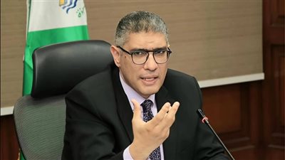 محافظ الجيزة يلزم أحد المواطنين بإزالة خزانات مياه تسببت في تلفيات بالعقار