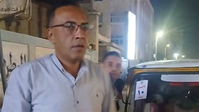 10 جنيهات، وضع ملصقات بتعريفة ركوب موحدة على التوكتوك بالشهداء في المنوفية