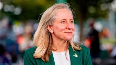 ضربة لترامب، انتخاب الديمقراطية أبيجيل سبانبرجر حاكمة لولاية فيرجينيا