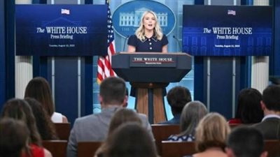 قاض فيدرالي يلزم البيت الأبيض بتوفير ترجمة فورية بلغة الإشارة في مؤتمراته الصحفية 