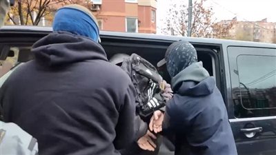 الأمن الروسي يضبط شخصا سرب معلومات سرية لصالح دولة في الناتو (فيديو)