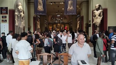 إقبال جماهيري كبير على زيارة قاعات المتحف المصري بالتحرير (صور)