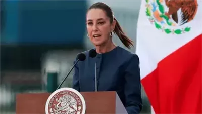 شاب مخمور احتضنها وحاول تقبيلها، لحظة التحرش برئيسة المكسيك وسط حراسها (فيديو)