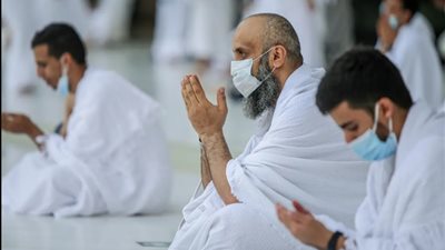 بعد زيادة نزلات البرد، السعودية توجه بارتداء الكمامة داخل الحرمين الشريفين