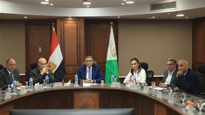 محافظ الجيزة يشهد القرعة الإلكترونية لتخصيص 1700 مدفن جاهز بطريق الفيوم 