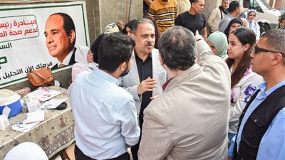 محافظ الشرقية يتفقد أعمال القافلة الطبية المجانية بالقنايات 