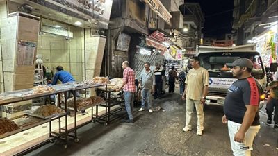 حملات مكثفة لرفع الإشغالات المخالفة بشوارع دمياط (صور)