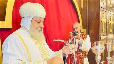 الأنبا ميخائيل يدشن مذبح ويرسم شمامسة لكنيسة البابا شنودة الثالث