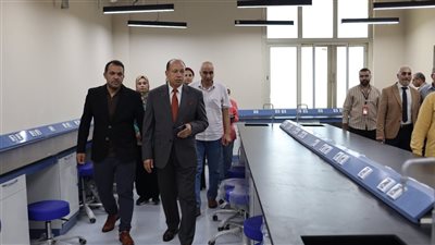 رئيس جامعة المنصورة الأهلية يتابع امتحانات منتصف الفصل الدراسي الأول