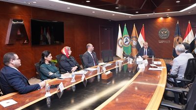 رئيس الرقابة المالية يبحث مع وفد 