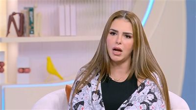 دنيا عبد العزيز تكشف عن سبب بكائها بحفل عقد قرانها (فيديو)