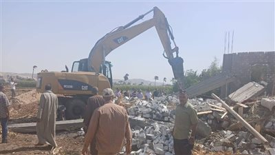 إزالة 24 حالة تعدٍّ على الأراضي الزراعية وأملاك الدولة في أسيوط 