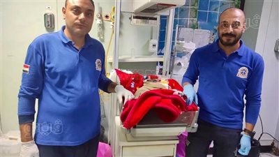 مسعف ينقذ حياة طفل أثناء ولادة مفاجئة داخل سيارة إسعاف بالشرقية 