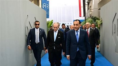 جولة لرئيس الوزراء في مصنع المنصور لفلاتر المركبات (صور) 