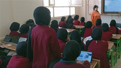 صحة أسيوط تتابع حالة 22 طالبة أصيبن بإعياء بسبب التجريع ضد البلهارسيا