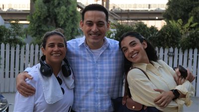 نادين خان تنهي تصوير مسلسل بنج كلي