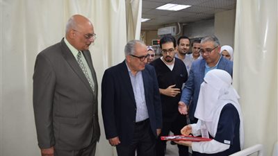 رئيس هيئة التأمين الصحي في زيارة مفاجئة لمستشفى المبرة بالزقازيق