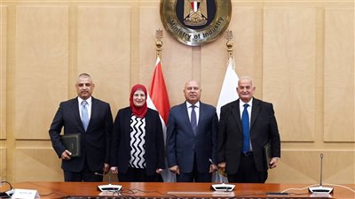 وزير الصناعة يشهد توقيع عقد إقامة مجمع لإنتاج الضفائر والكابلات الكهربائية بالروبيكي