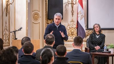 وزير السياحة يعقد لقاء حواريا مع شباب الجالية المصرية العاملة بالمملكة المتحدة