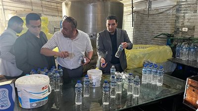 حماية المستهلك يضبط محطة غير مرخصة لتعبئة المياه المعدنية بالقليوبية