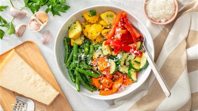 لخضار سوتيه بصلصة الزبدة والثوم، بديل صحي ولذيذ للأطباق الجانبية