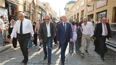 محافظ القاهرة يتفقد باب النصر والجمالية 
