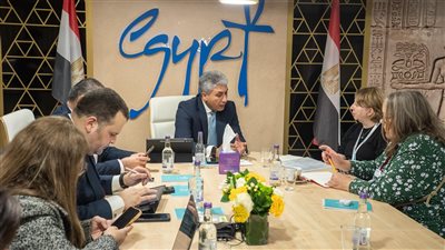وزير الآثار يؤكد أهمية السوق البريطاني للسياحة المصرية 
