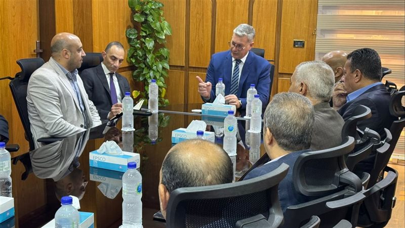 وزير البترول يجري