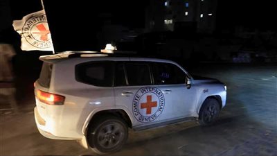 جيش الاحتلال الإسرائيلي يفحص جثة رهينة تسلمها من حماس والجهاد في غزة