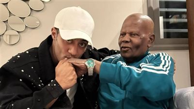 كلماتها مؤثرة، محمد رمضان يحول نصائح والده إلى أغنية بمشاركة المطرب إليا (فيديو)